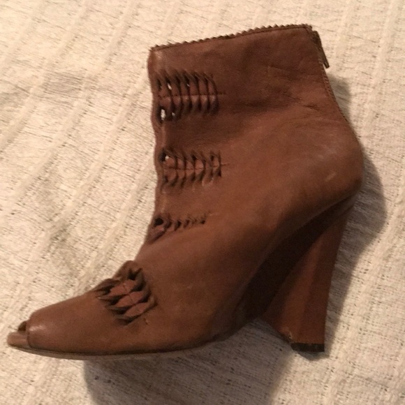 Leather peep toe healed booties - Picture 2 of 3